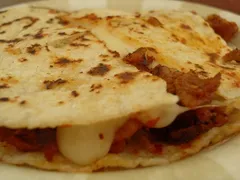 Quesadilla con chorizo