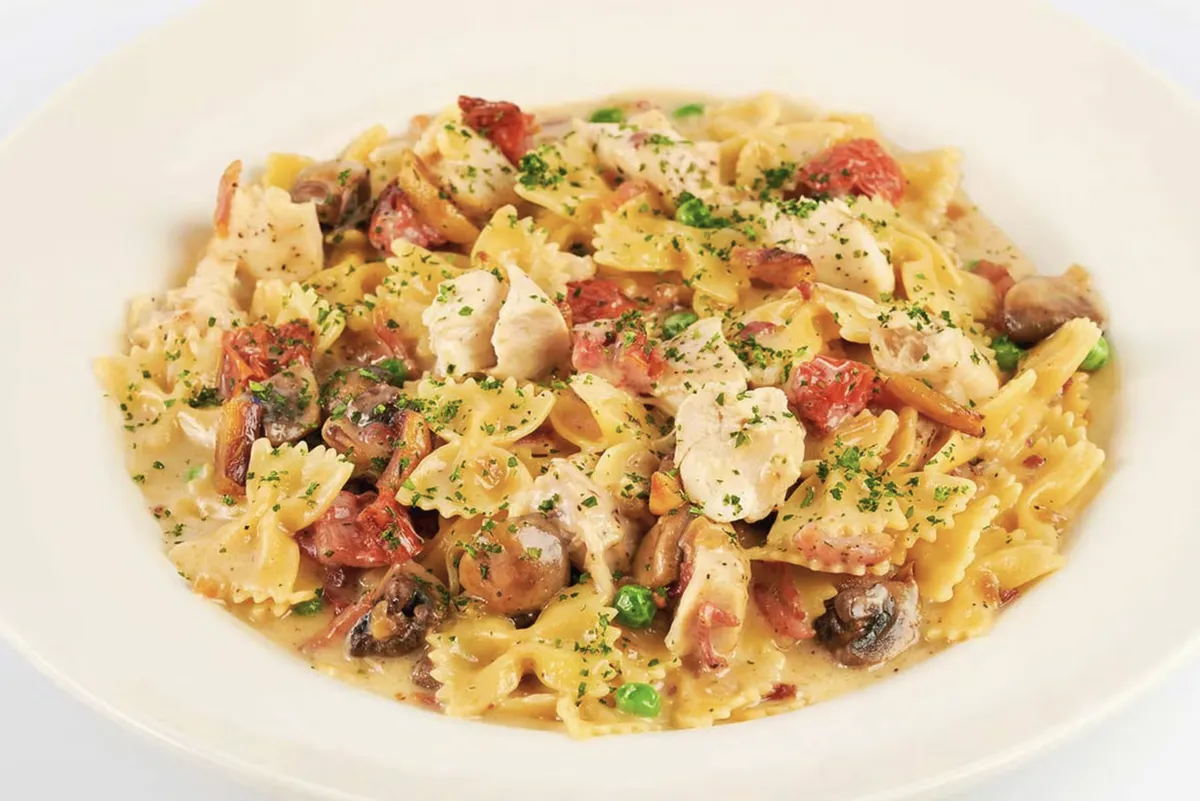 Farfalle with chicken and roasted garlic