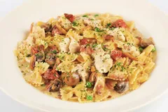 Farfalle with chicken and roasted garlic