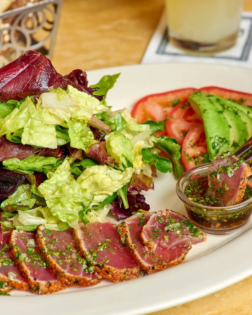 Seared tuna tataki salad