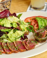 Seared tuna tataki salad