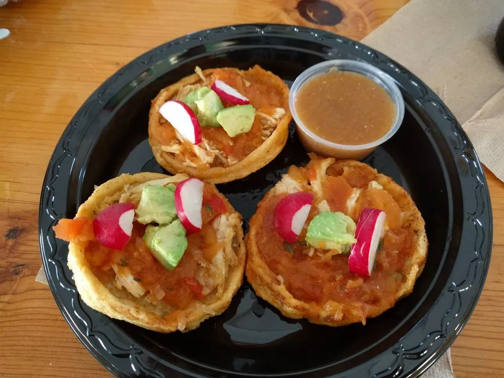 Sopes de pollo