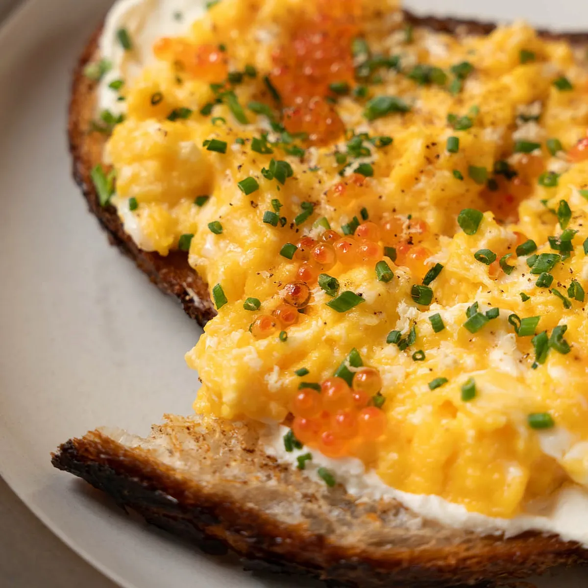 Soft scramble tartine