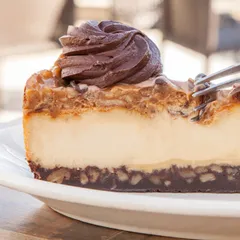 Caramel pecan turtle cheesecake