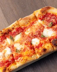 Margherita flatbread pizza