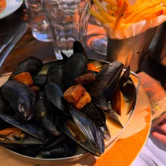 Moules frites mariniere