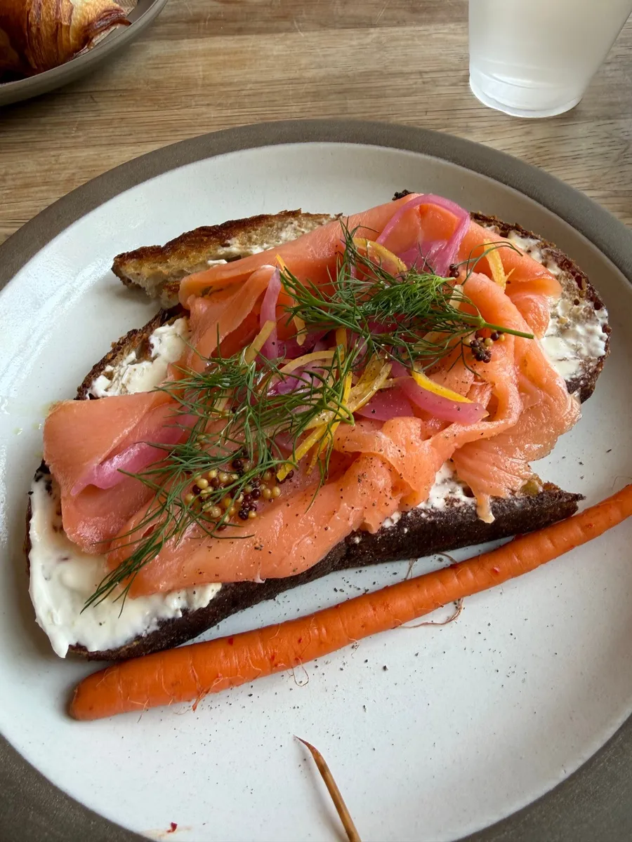 Smoked salmon tartine