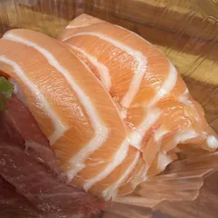 Salmon [sake] nigiri