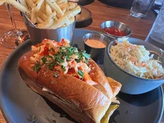 New England lobster roll
